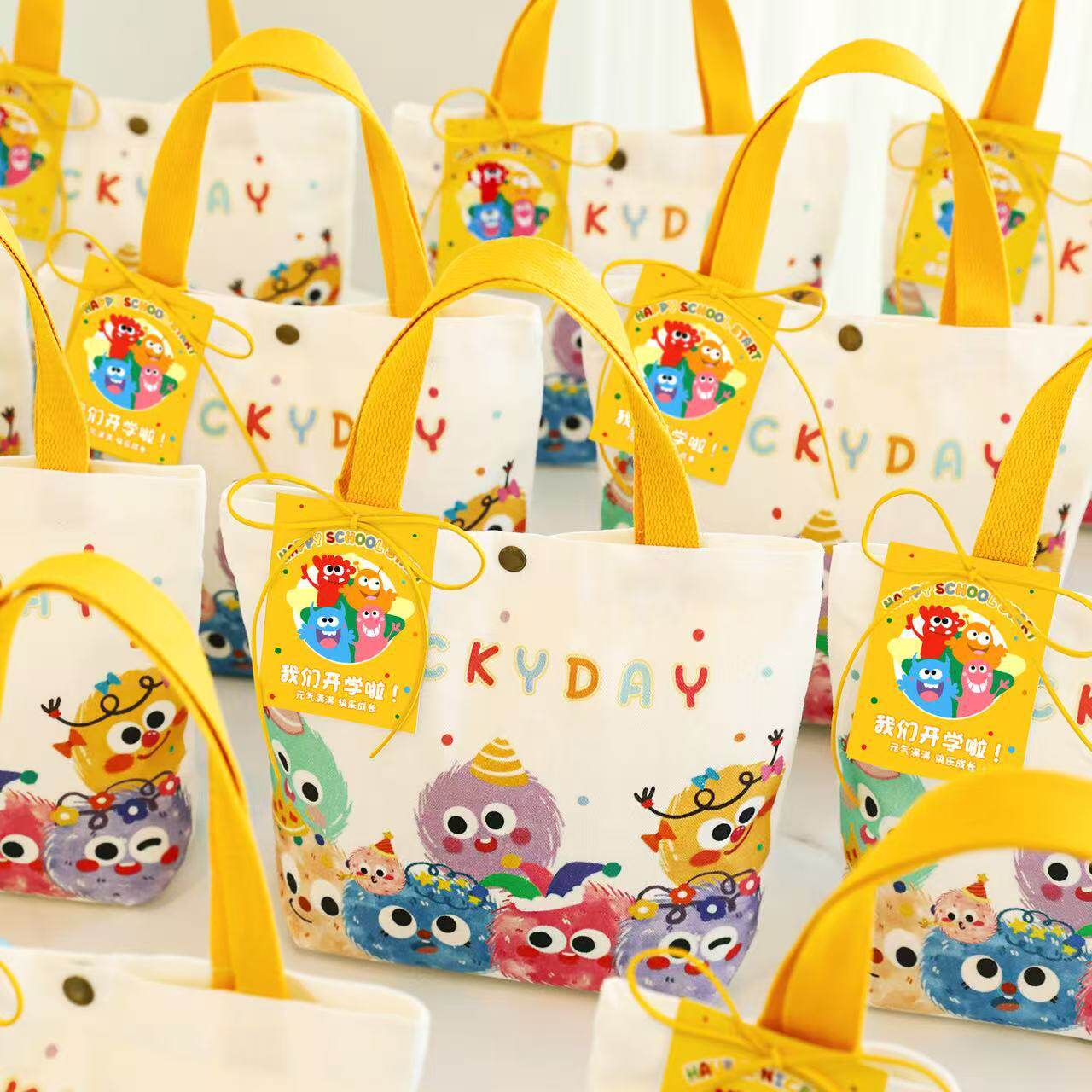 儿童生日伴手礼帆布包卡通精灵毛球怪兽帆布袋卡通搞怪图案手拎包