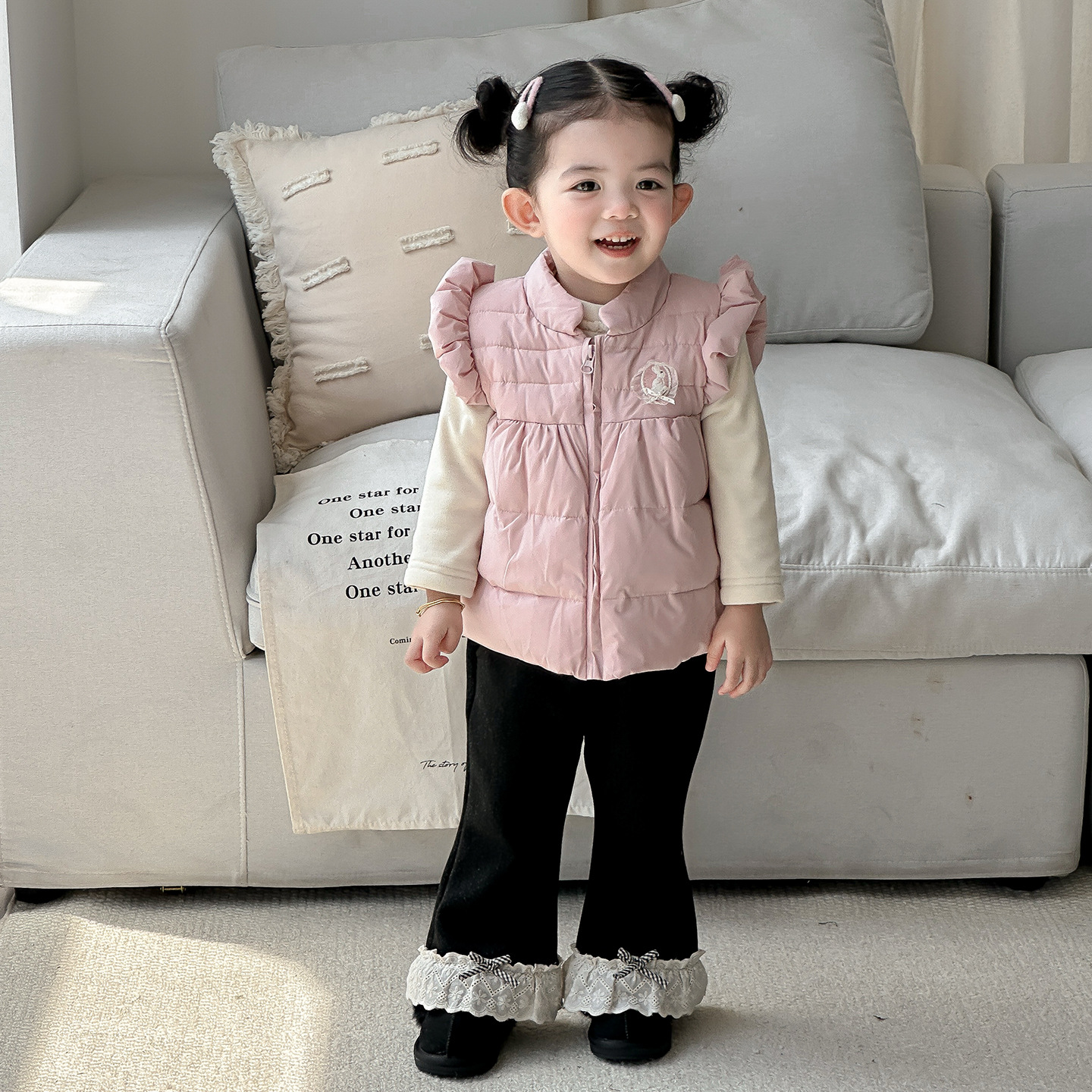 点兮2025秋冬新款婴幼儿手塞棉马甲套装女宝开衫打底喇叭裤三件套