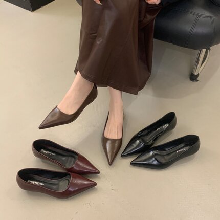 法式软皮低跟浅口单鞋女2026新款春秋百搭舒适简约尖头通勤高跟鞋