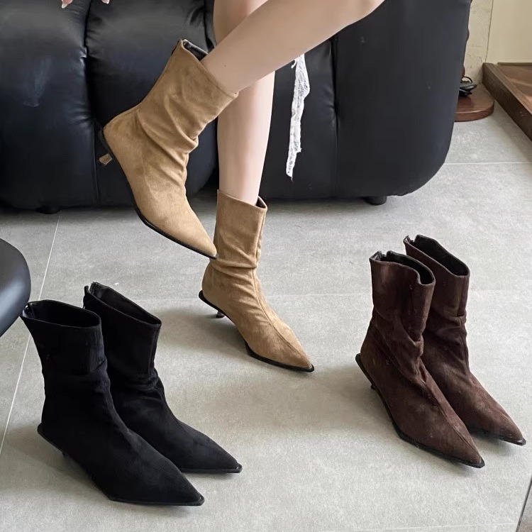 2025秋冬新款细跟低跟欧美风绒面女短靴尖头猫跟褶皱靴显瘦高跟靴