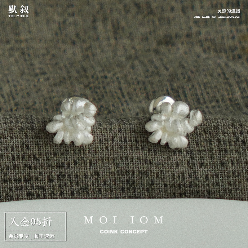 MOIIOM奶油白小花结耳钉