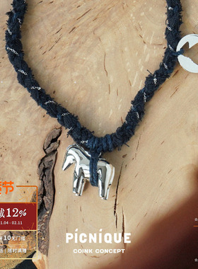 PICNIQUE小马画像硬币编织项链