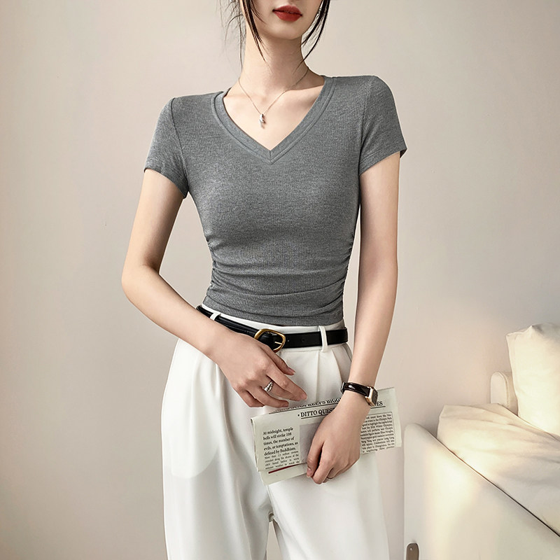 灰色V领短袖t恤女2026新款春夏小个子修身褶皱收腰短款正肩上衣