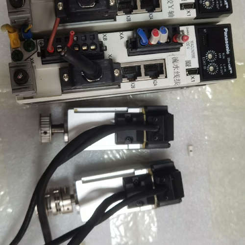 A6伺服100W  驱动器：MADLN05BE 2个，电