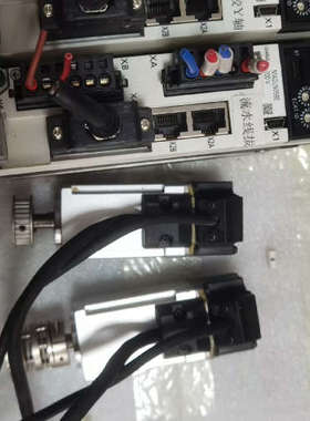 A6伺服100W  驱动器：MADLN05BE 2个，电