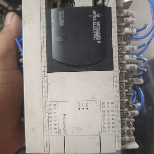 FX3GA-40MT-CM包好一个底下有点破损功能包好的