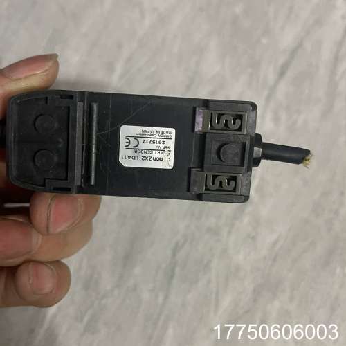 智能激光位移传感器  ZX2-LDA11  成色200