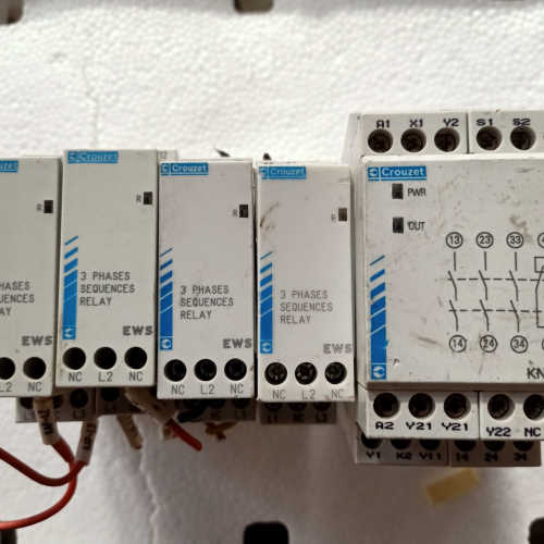 Crouzet安全继电器3  PHASES，价200