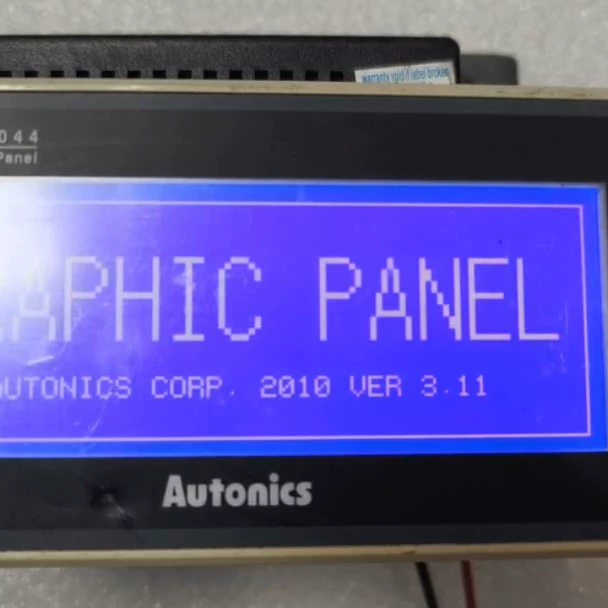 奥托尼克斯触摸屏 型号GP-S044-S1D1 ，通电显示正