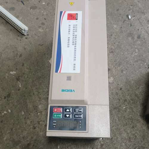 伟创AC320-T3-7R5H-B变频器，功率7.5KW，三