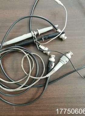 示波器探头，灰色60MHz，黑色20MHz。一根50。