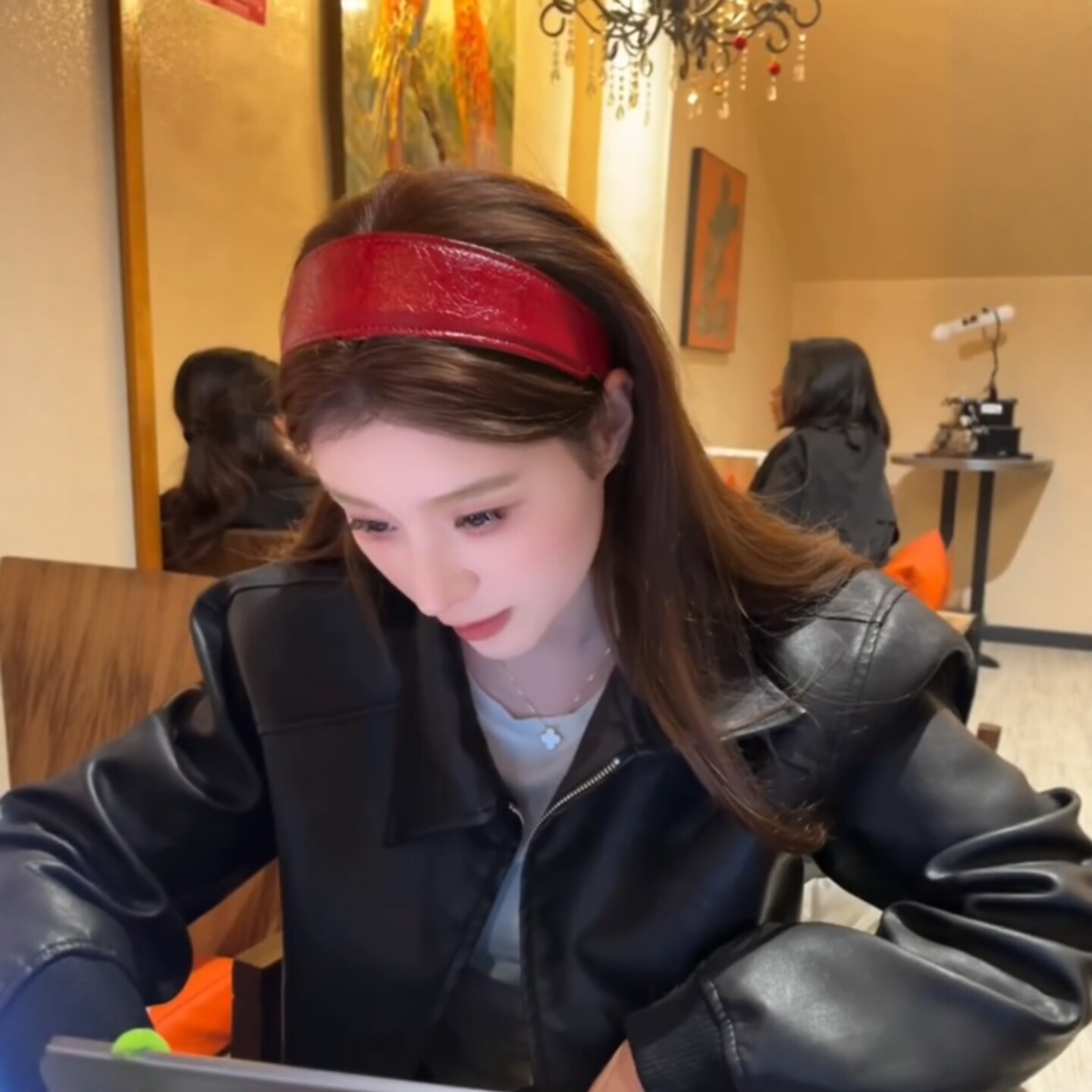 红色发箍真的超级出片精致高级酒红安可拉红精致复古气质发饰皮质