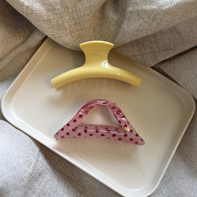 韩系树莓波点抓夹奶黄色鲨鱼夹