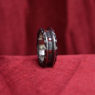 钛钢戒指男女唐草纹花边镶锆石订婚结婚摇滚重金属风格不锈钢指环