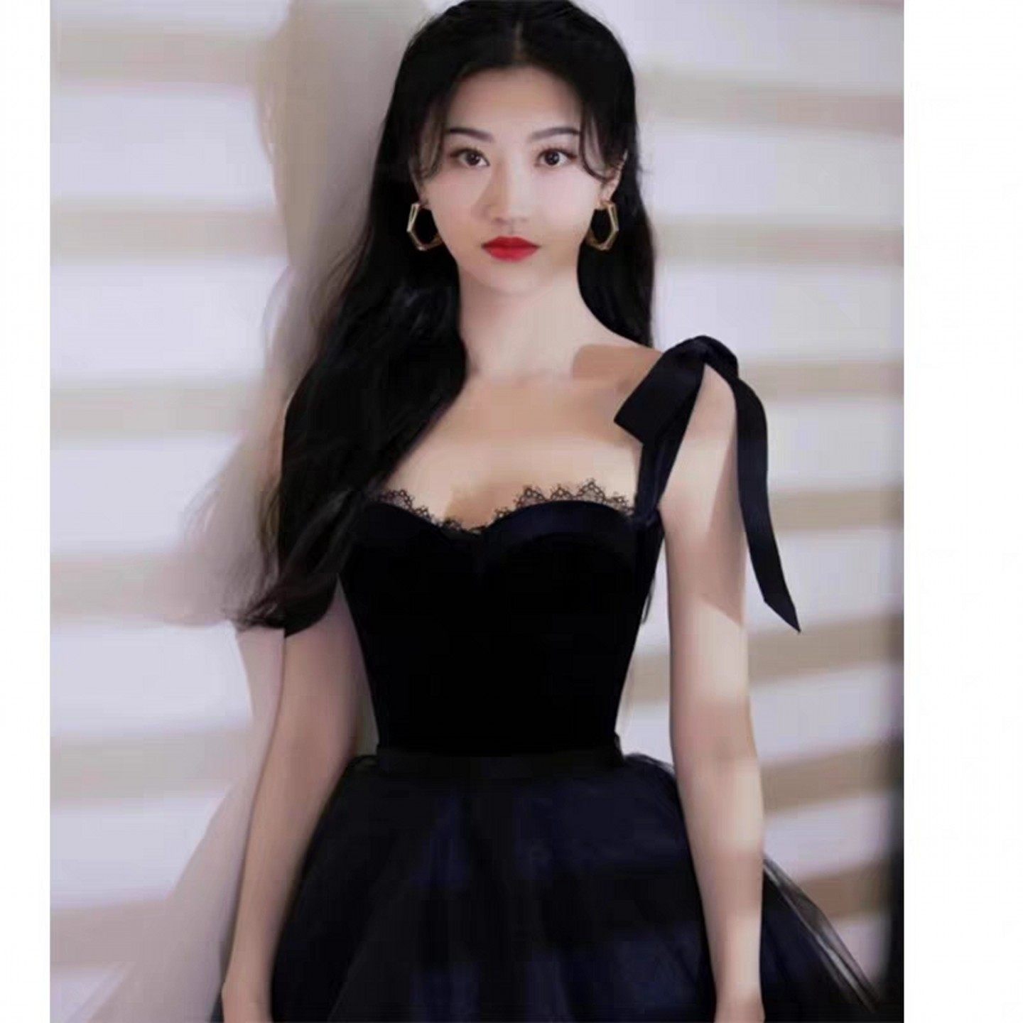 胖mm修身显瘦气质轻奢吊带礼服裙