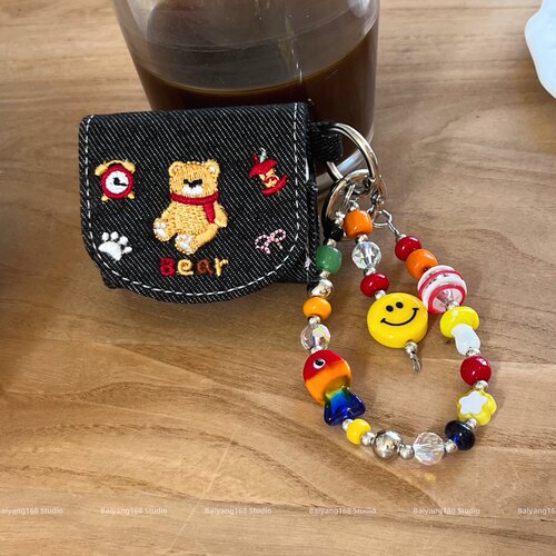 牛仔布刺绣熊Airpods翻盖耳机包