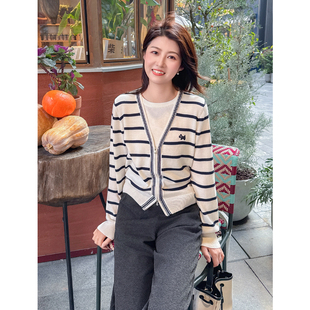 紫璐莱简序~假两件小马刺绣双头拉链撞色条纹针织开衫上衣女春53X