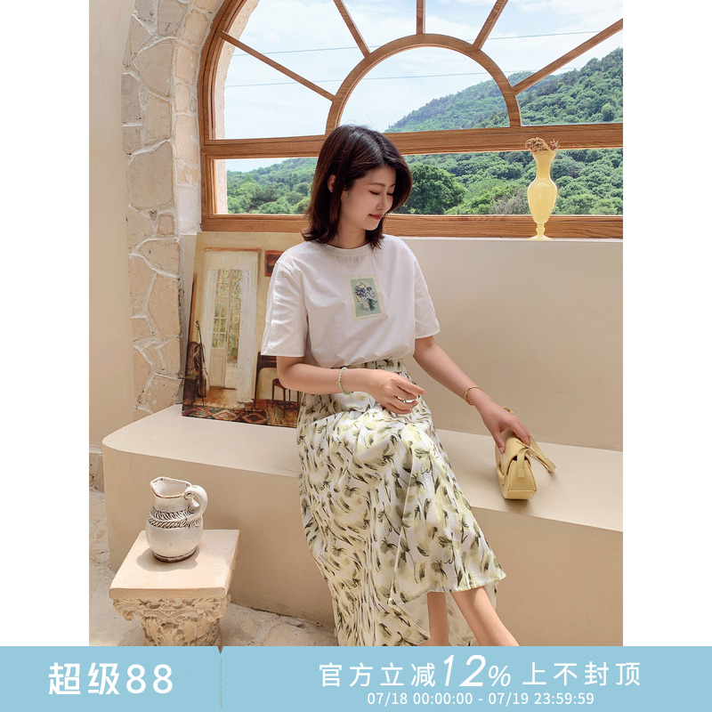短袖通勤常规印花棉女性T恤