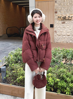 牛角扣设计保暖格纹呢料羽绒服