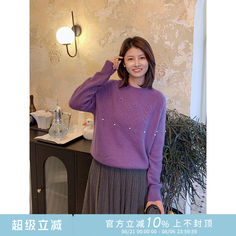 紫璐莱圆领通勤羊毛花朵刺绣毛衣