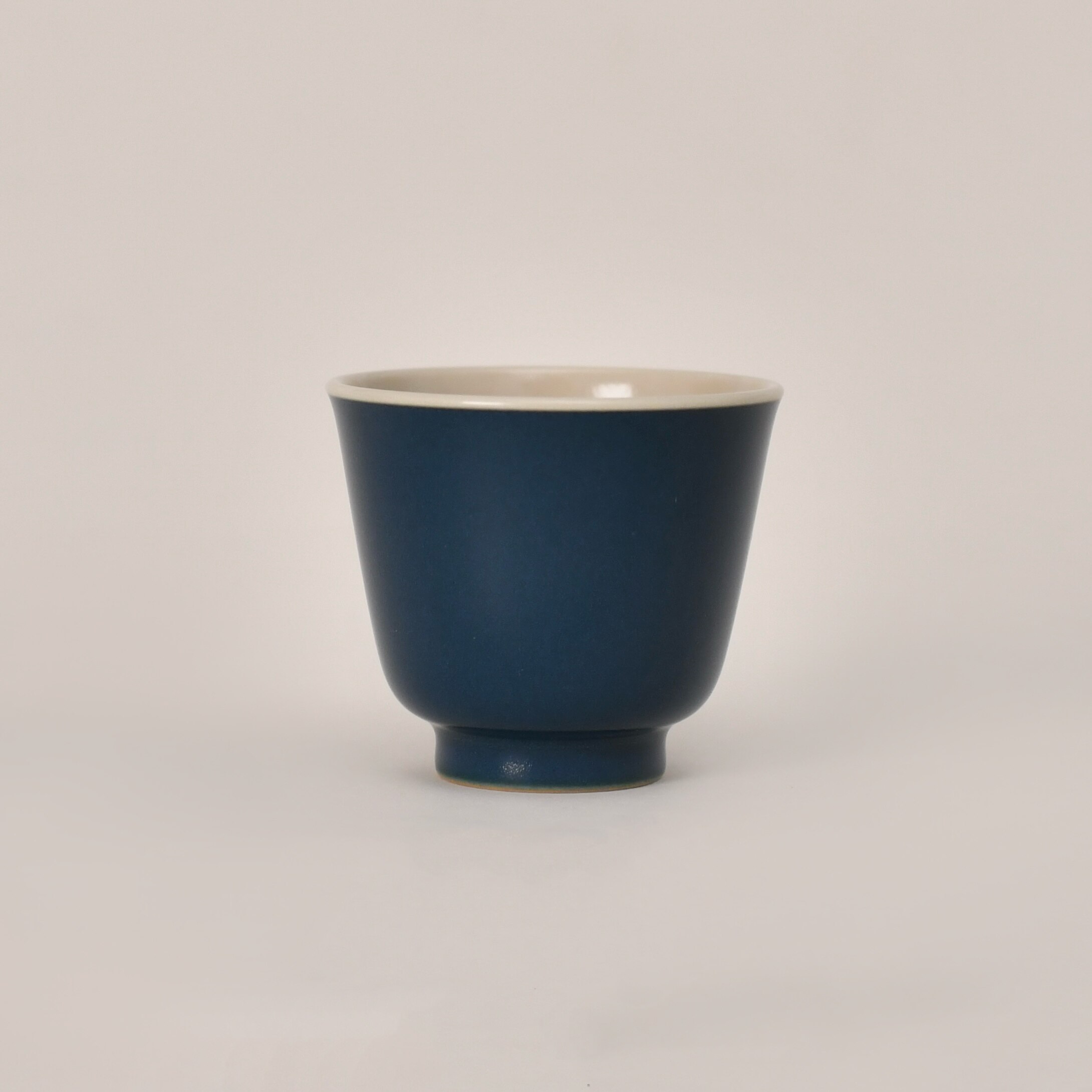 景德镇云泊碧城冷香杯中式茶室陶瓷茶杯纯手工单色主人杯