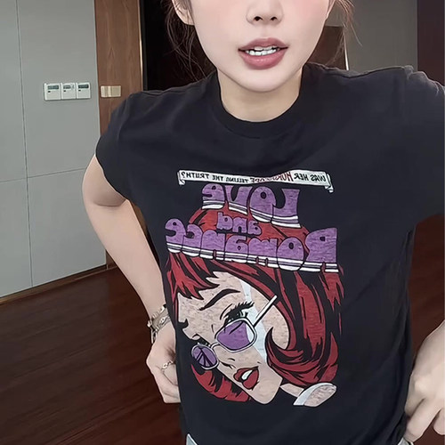 墨镜女孩头像印花T恤女夏季新款千禧辣妹风正肩百搭修身显瘦上衣