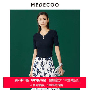 MEDECOO/墨蒂珂2026夏季新款 金属扣装饰V领套头针织衫女MJX40325