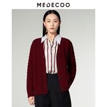 MEDECOO/墨蒂珂2025冬新款绞花V领美利奴羊毛针织开衫女MID40204