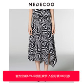 新款 MEDECOO 墨蒂珂2024秋季 撞色印花不规则摆A字半身裙MID70225
