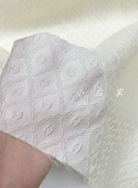 淡淡黄色半透明立体压花图案时装面料 夏季 柔软 微挺 服装 布料