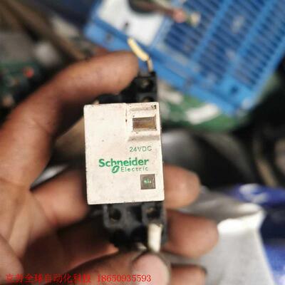施耐德继电器:RXM2LB2BD、24VDC、5A。实物拍摄