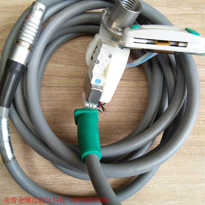 手柄线配件一条。实物拍照线被剪继,配件价出,售150包邮。