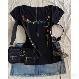 彩色藤蔓花卉印花短袖T恤女夏季修身U领田园风上衣小众设计感百搭