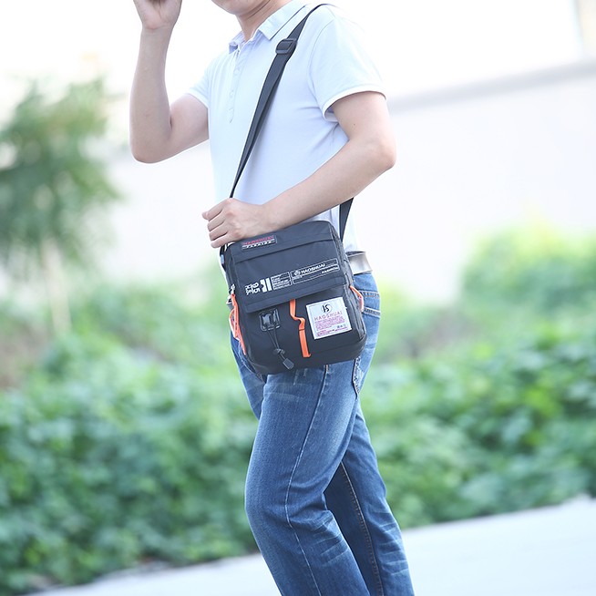 新款轻便男包户外休闲运动防水牛津尼龙男士单肩斜挎包女包学生包
