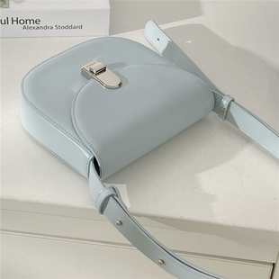 （现货正品免税）新品上市 奶蓝色小众包包