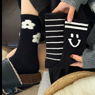 秋冬季韩版羊毛中筒袜子女高筒黑色小花条纹网红ins潮长款女袜