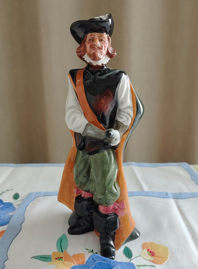 英国RoyalDoulton骨瓷骑士瓷偶