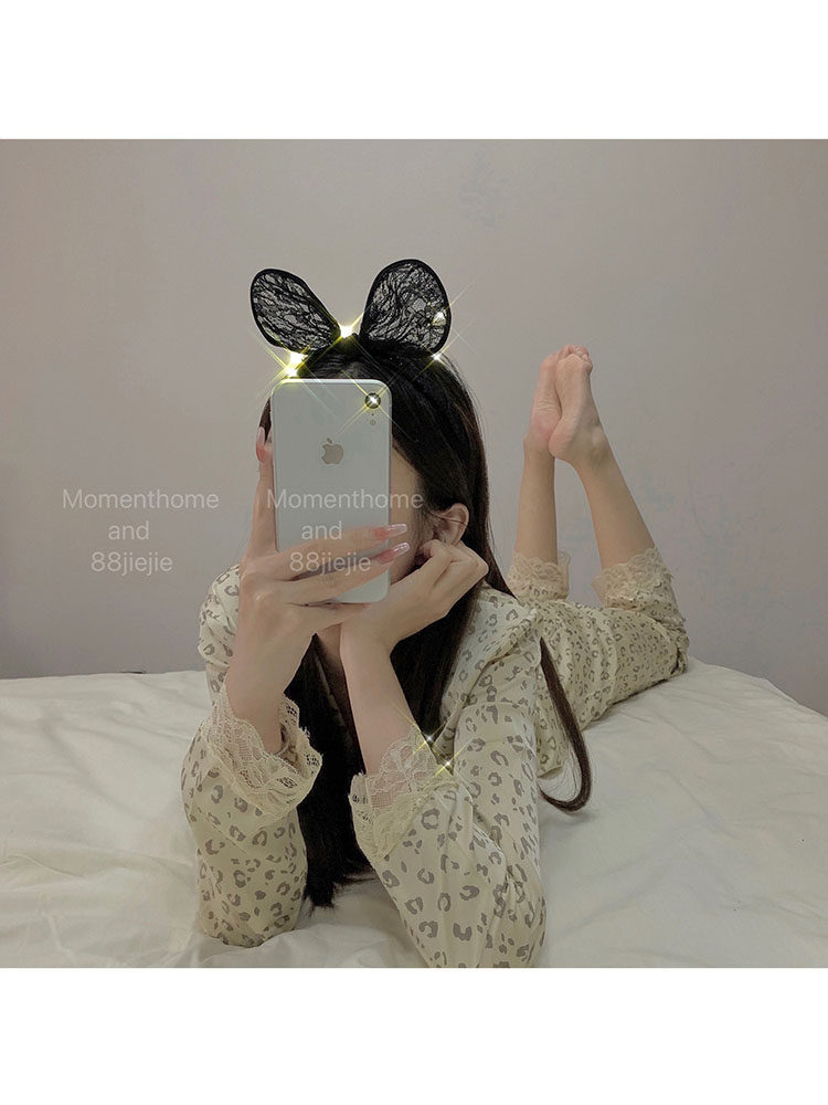 SEXY LITTLE LEOPARD PRINT PURE LUST SMOOTH AND COMFORTABLE SILK LONG-SLEEVED SLEEPING YI WOMENS SUIT HOME JU SUIT TWO-PIECE SET