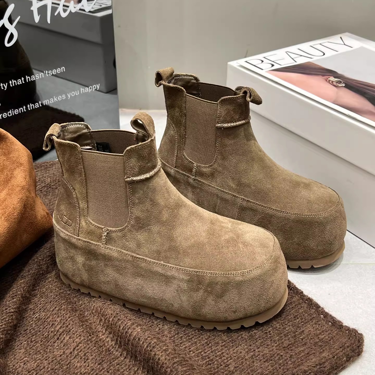 爆款流行格烟筒靴内增高时尚短靴