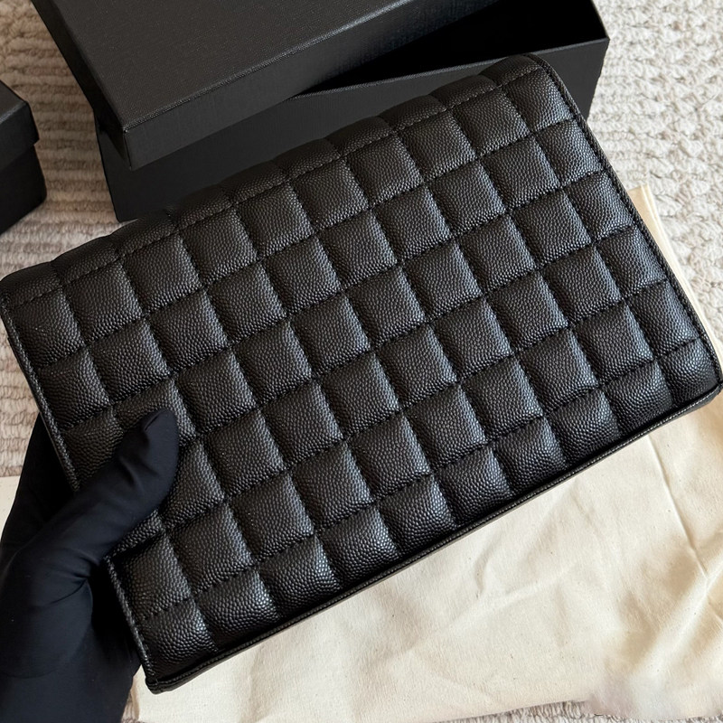 送礼盒方格纹复古黑色粒面鱼子酱牛皮链条翻盖信封包斜挎包woc