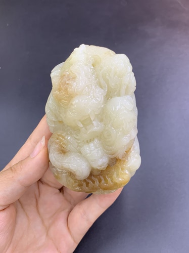 和田玉且末糖龙行天下把件