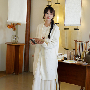 一城画一秋季新款文艺休闲简约宽松V领长袖中款毛衫外套女