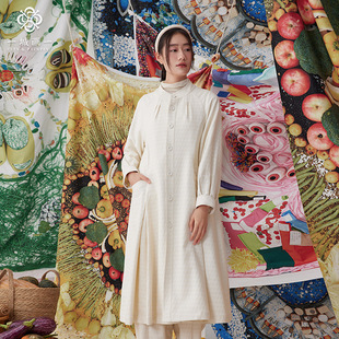 一城画一秋季复古文艺气质简约暗纹提花设计长款外套女14111B146