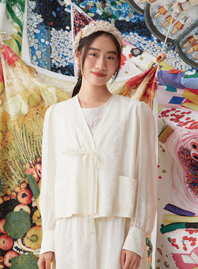 一城画一秋季绑带衣襟设计简约舒适V领长袖短款外套女14161B022