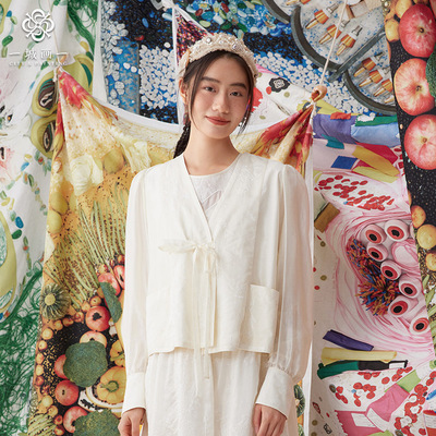 一城画一秋季绑带衣襟设计简约舒适V领长袖短款外套女14161B022