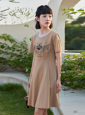 一城画一夏季A型连衣裙修身丝光棉打基布拼贴珠片绣花短裙