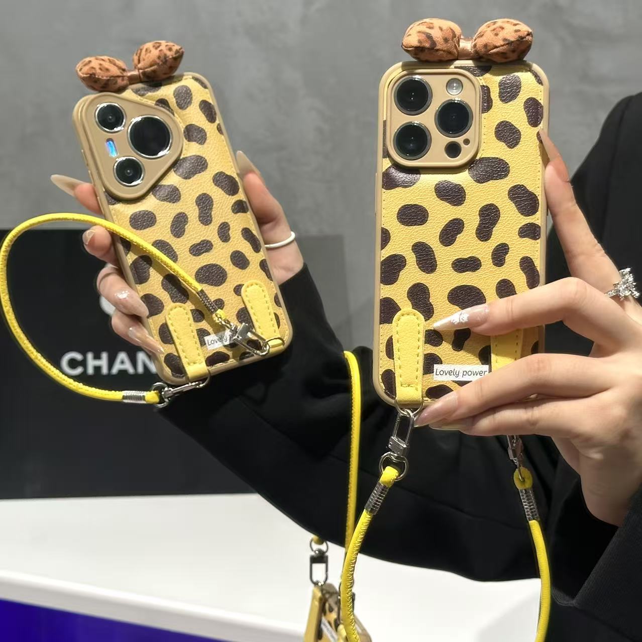 豹纹蝴蝶结挂绳适用苹果17promax气垫手机壳13/14/15/16/17pro/17AIR英文标签vivo华为P70小米oppo防摔软壳潮