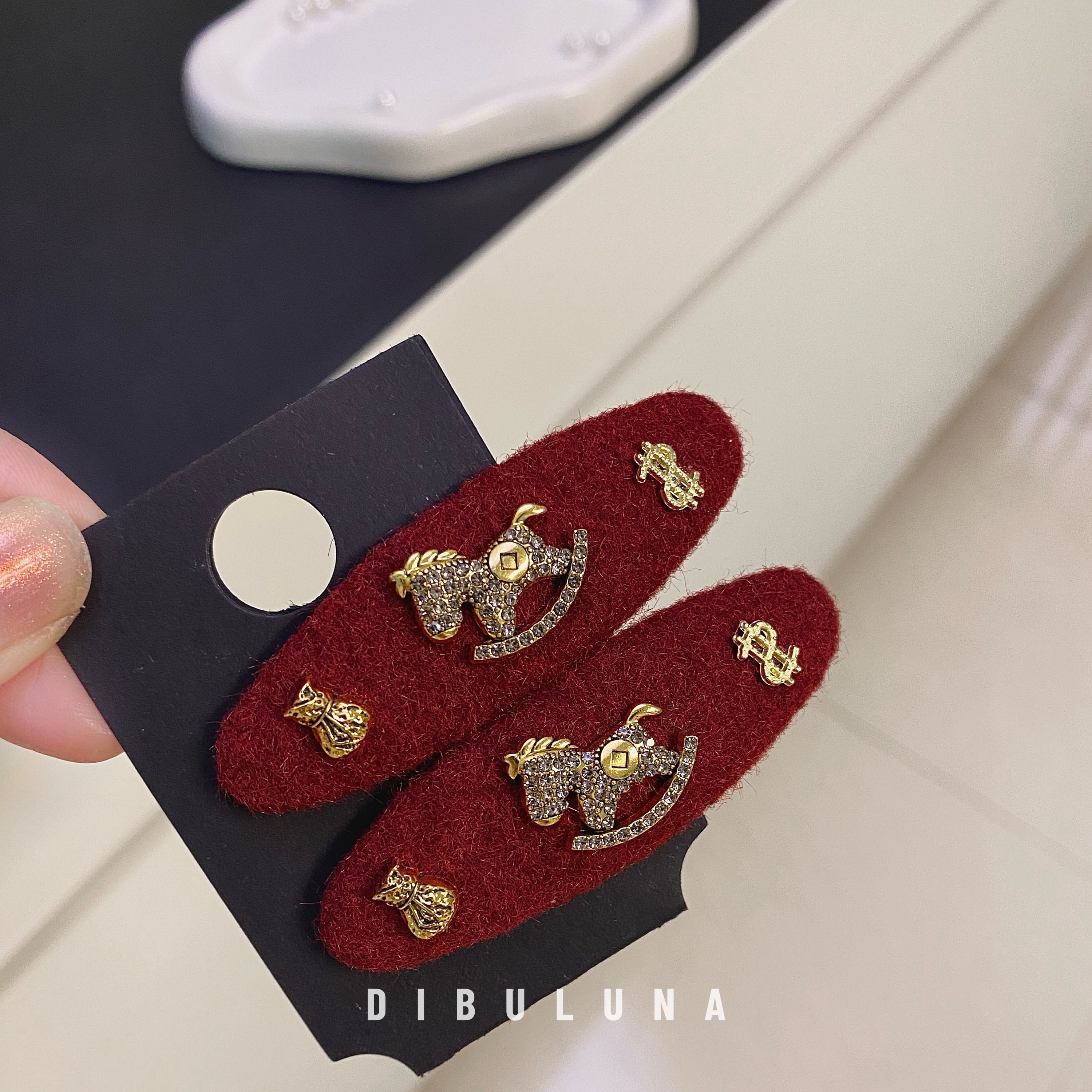 新年红色马上有钱小马发夹边夹女毛呢椭圆新年高级感拜拜夹头饰,饰品/流行首饰/时尚饰品新,发饰,淘宝优惠券,粉丝福利购,淘宝优惠卷