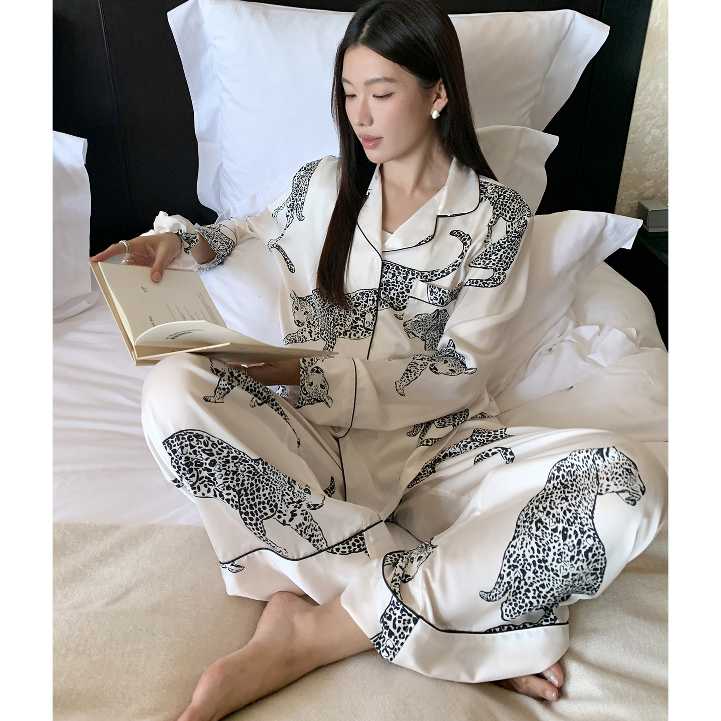 猫人春秋款冰丝睡衣女长袖带胸垫