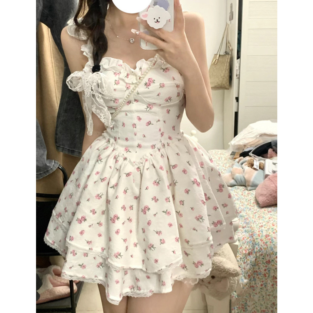 白色碎花吊带连衣裙女夏辣妹性感纯欲风收腰显瘦蓬蓬裙甜辣风裙子